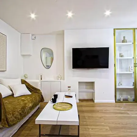 The White Flat - A 500m De La Apartamento *